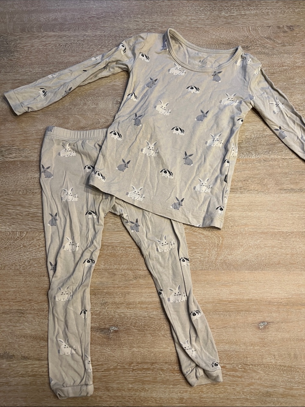 Kyte baby 2T bamboo bunny pajamas VGUC